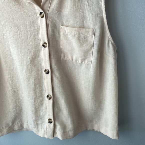 3/$30! Monteau Sleeveless Button Down - Picture 3 of 8